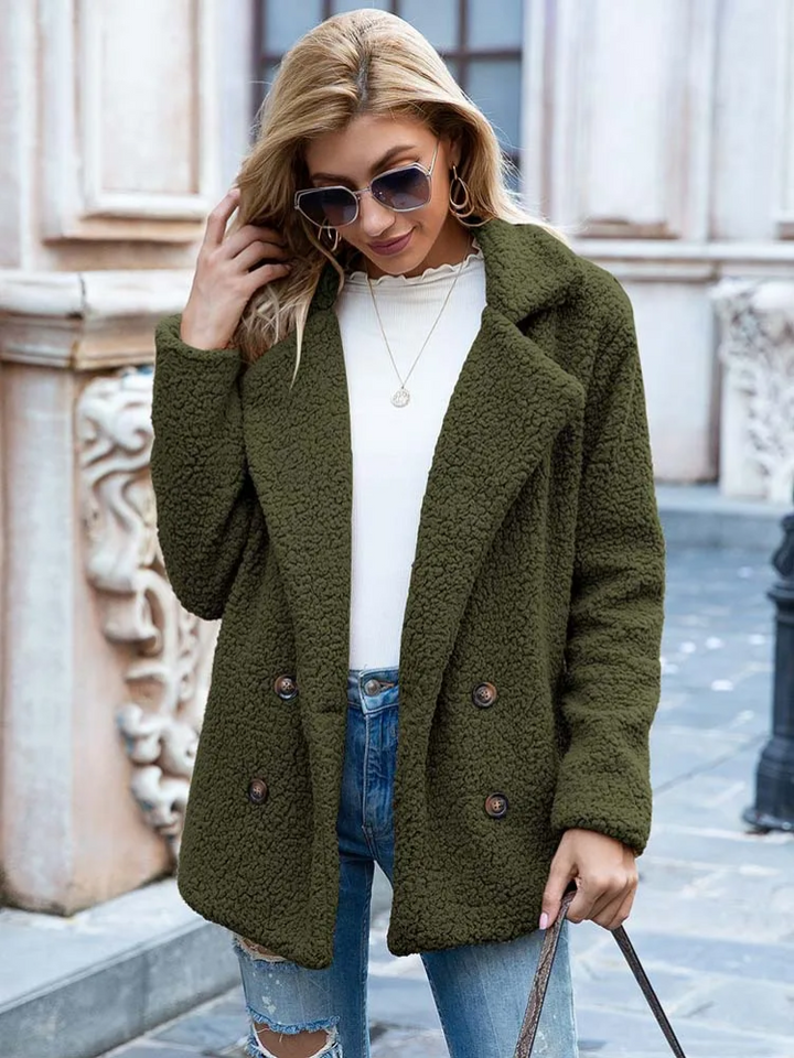 Amira - Płaszcz Teddy Damski z Klapami i Zapięciem na Guziki
