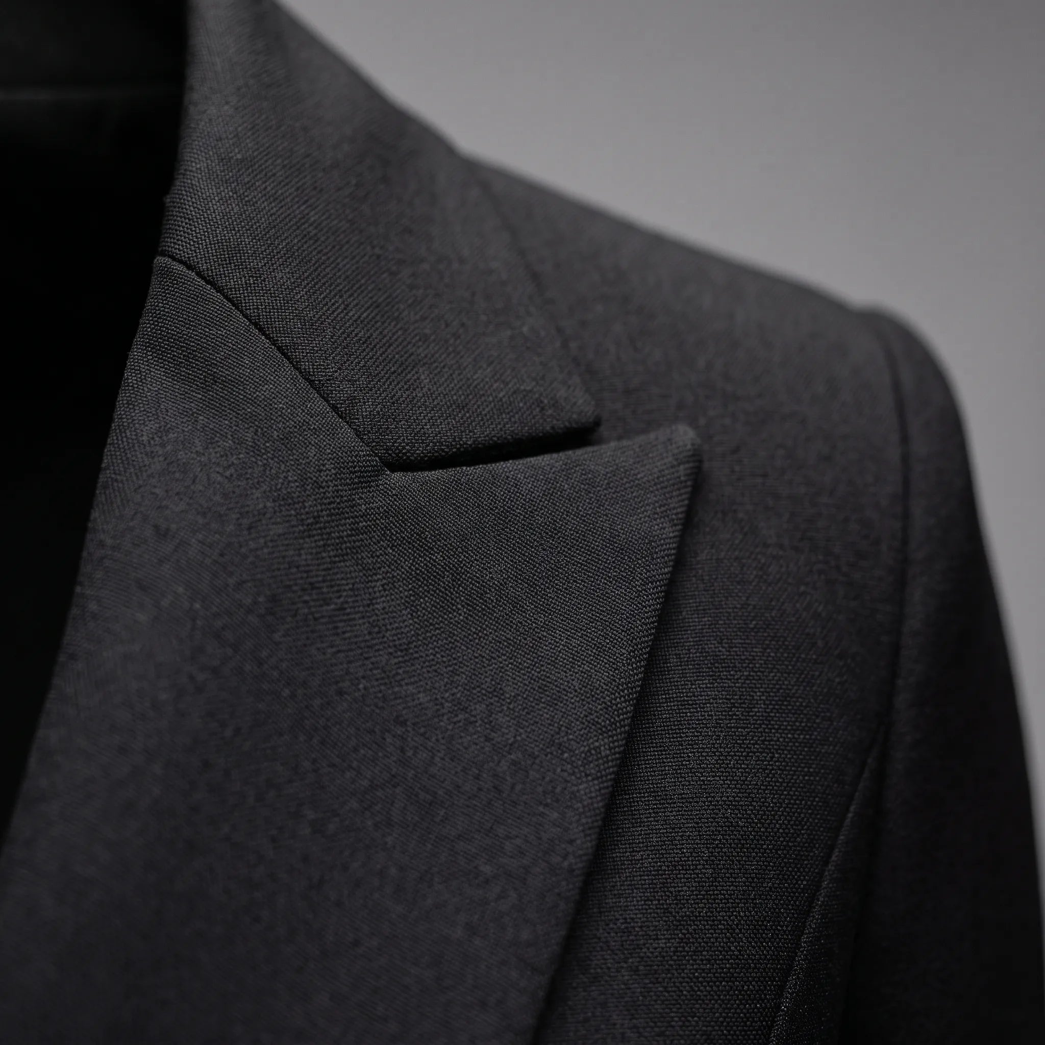 Avenia - Elegancka Biała Sukienka Midi W Stylu Marynarki