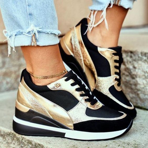Platforya sneakersy na koturnie - Czarno-złoty